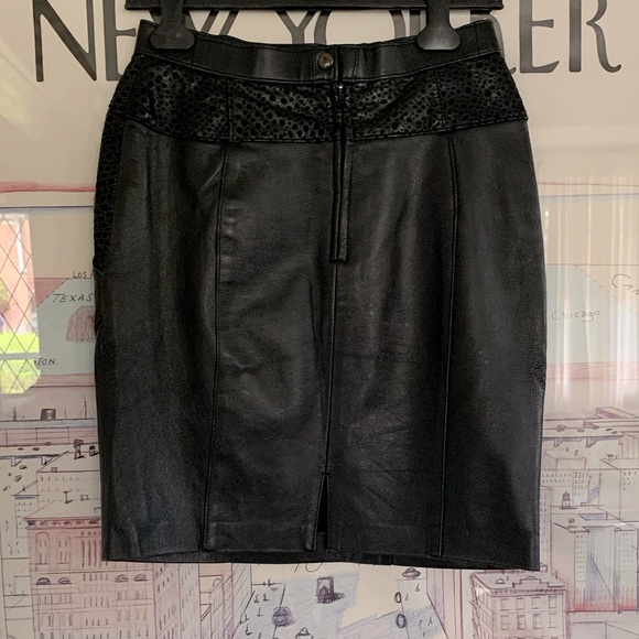 Leather skirt in leather with pockets and embossed details 80’s vibes size 27” - Picture 2 of 8